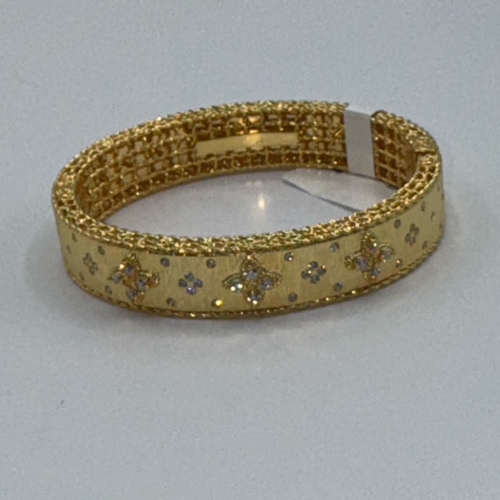 18k Venetian Bangle - Picture 9 of 11